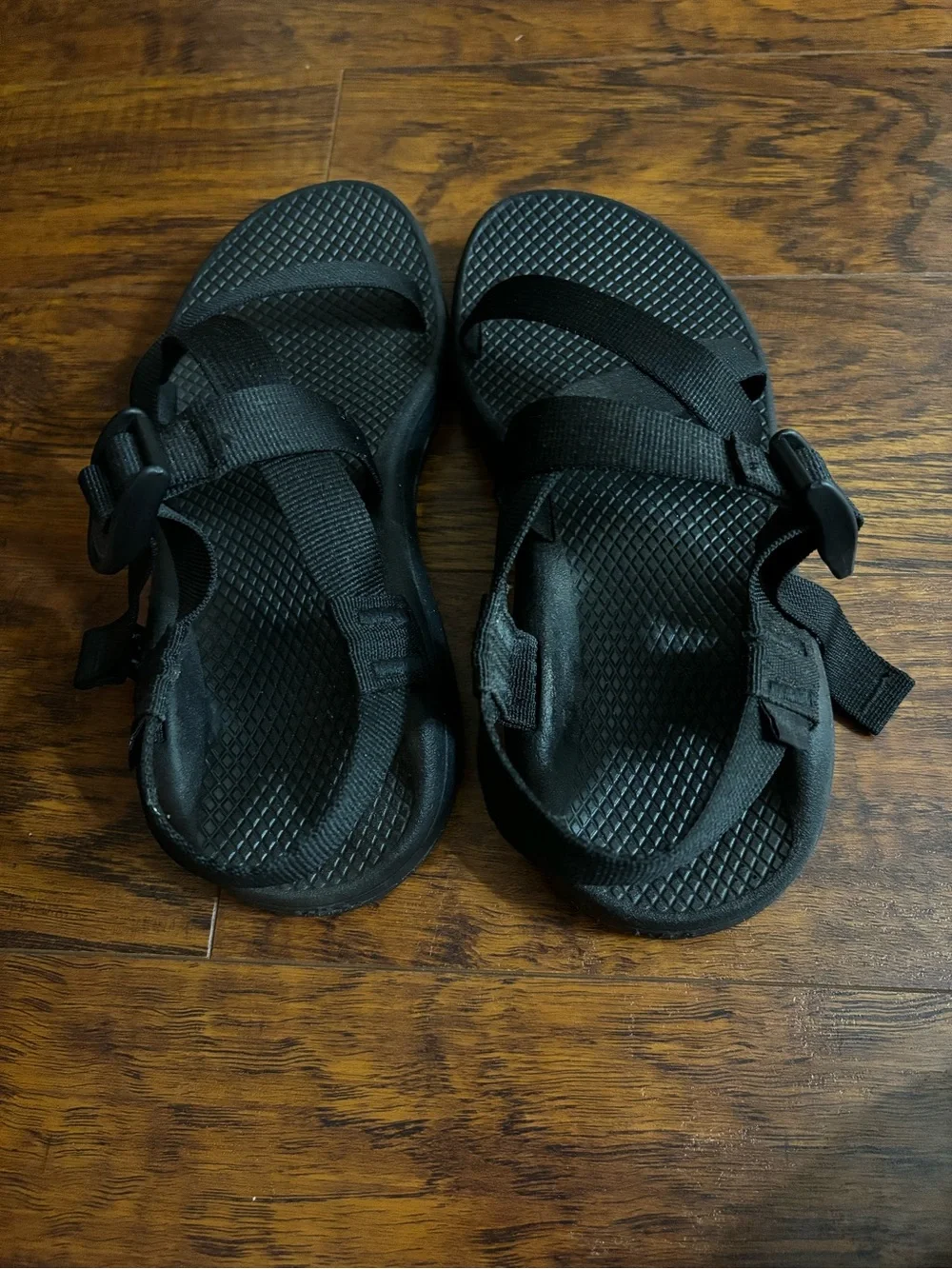 Chaco’s Z Cloud Solid Black Sandals Classic Strappy Outdoor Hiking Shoe Men’s 8